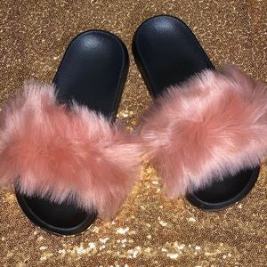 Mauve Faux Fur Fluffy Slippers